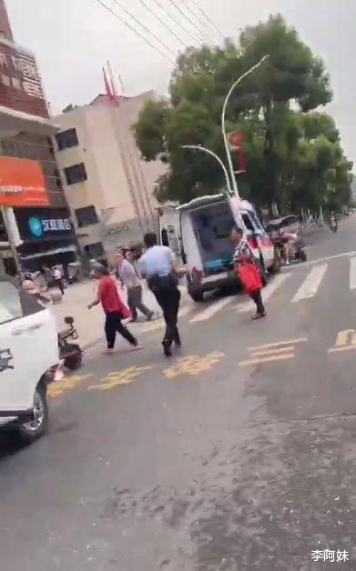 ?江西男子闯幼儿园捅死多人,因自己儿子溺水死亡而报复社会?