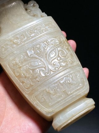 和田玉籽料|清乾隆 和田玉籽料白玉 兽面纹 凤耳 盖瓶 玉瓶 摆件