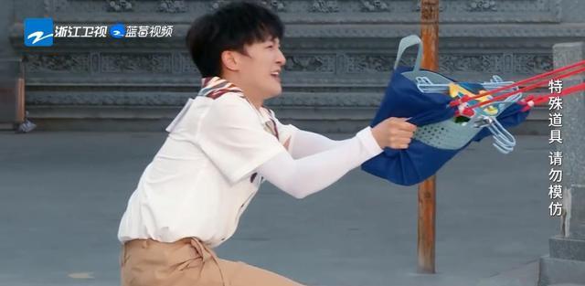 周深|奔跑吧周深重启丝绸之路,全程开挂学跳新疆舞,金句再创收视巅峰