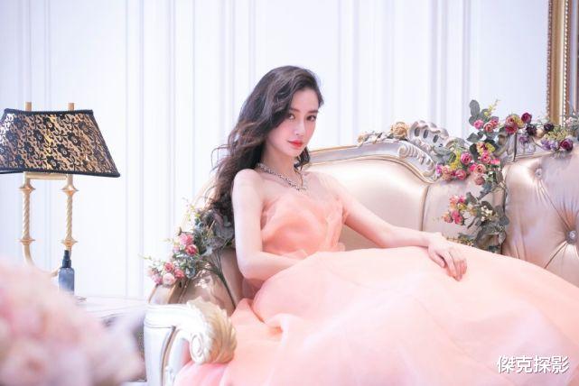 Angelababy|新年新气象,Angelababy晒开工照,粉色兔子造型惹众议
