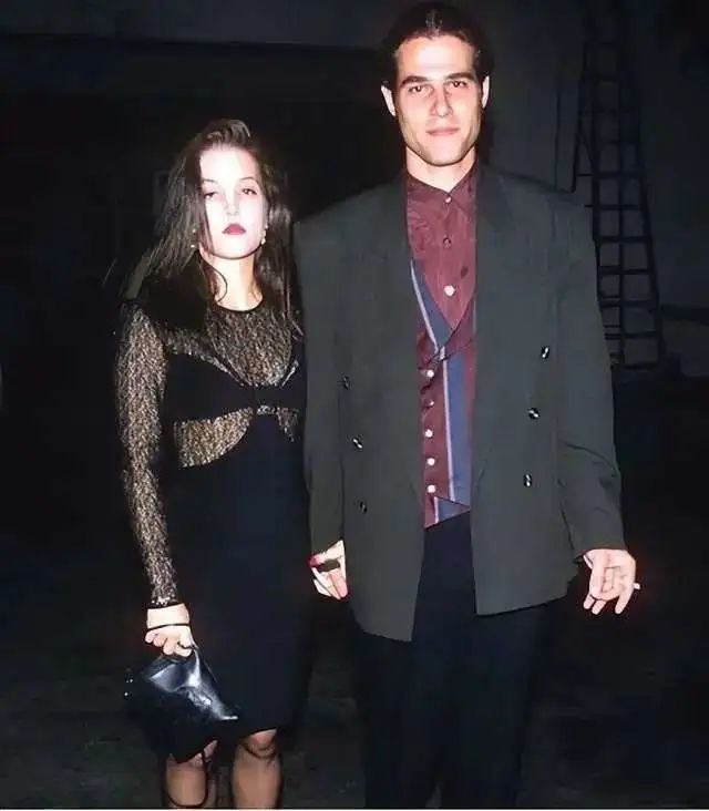 lisa|巨星猫王唯一女儿近照曝光：继承上亿遗产，怎么还活得落魄不堪…