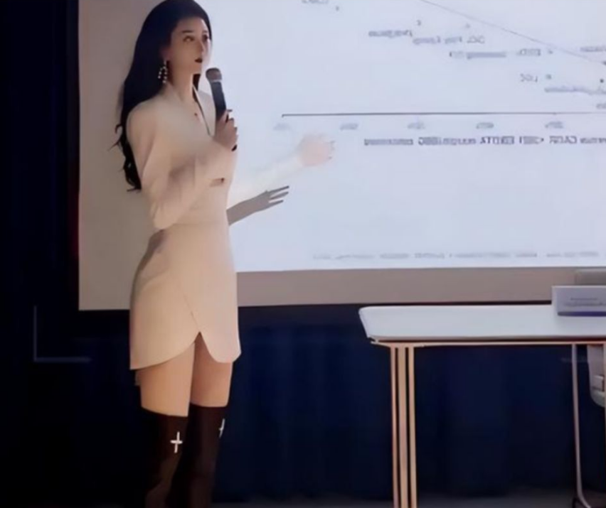 三国群英传国战版|一大学女老师因外形“火出圈”,评论区却吵翻天