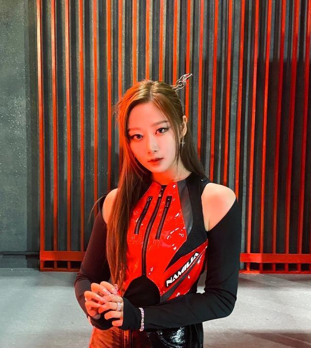 李光洁|SM让粉丝接受aespa假唱,还让粉丝为假唱洗白,打歌至今是0开麦率