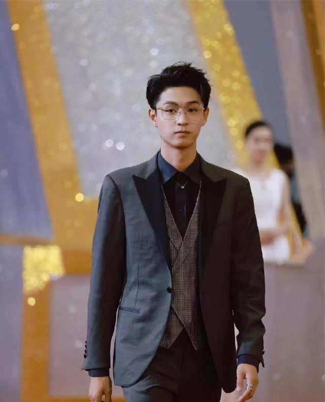 孟鹤堂|德云七队真给力，孟鹤堂回归小剧场，尚九熙开专场，秦霄贤走红毯