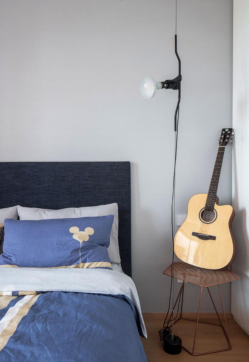 房子住久了才发现，最耐看的还是极简风，看她家客餐厅，太大气了