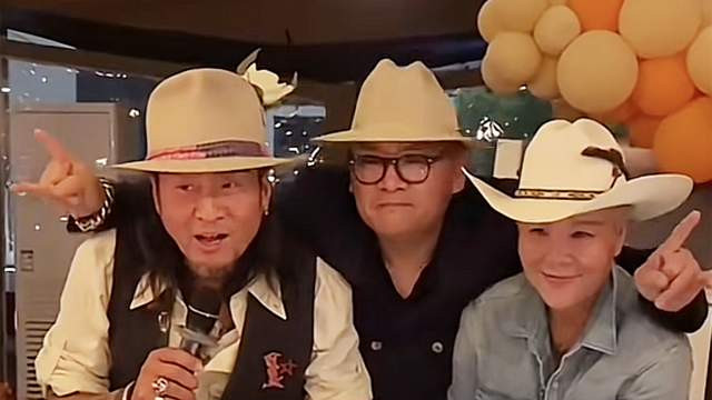 孙兴|孙兴60岁大寿官宣恋情！富婆女友亲自切蛋糕，沈腾张耀扬送祝福