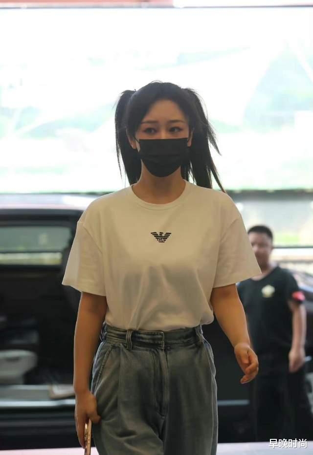西装 杨紫私服终于被夸一回了！扎双马尾可爱减龄，30岁少女感还这么好