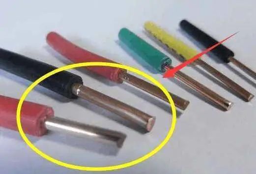 我家为了安全都装4平方电线,电工一看就愣住,这样装等同毁房