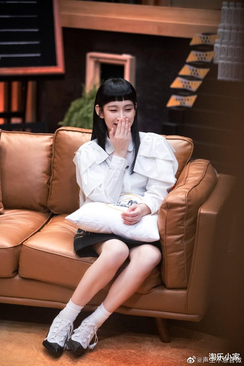 单依纯|炎明熹强敌!单依纯靓声吸逾亿赞好“奶爸”李克勤倒戈加持!