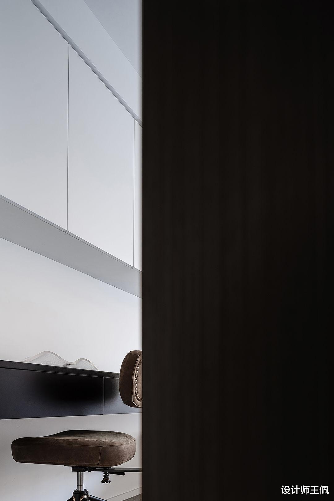 日式极简风让老房实现变身，享受超强采光，还有宽敞阅读区