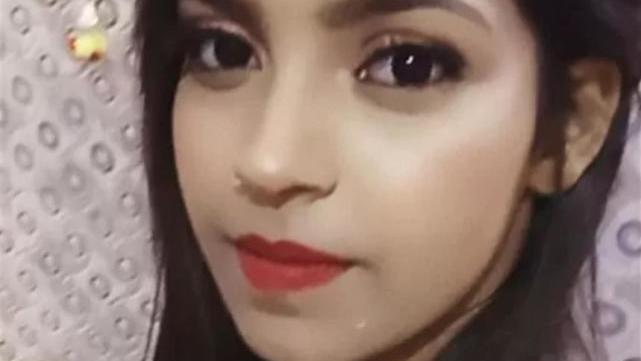 ?印度20岁低种姓女子被汽车撞倒后，又被拖行1小时死亡！