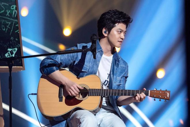 李健|李健给许飞打电话:我想翻唱你的《父亲写的散文诗》,五十万够吗