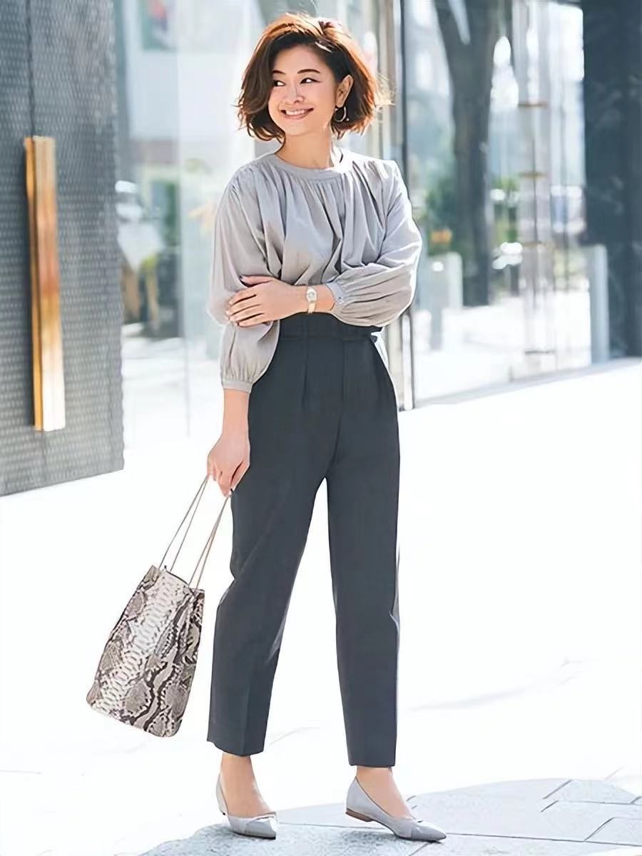 “下半身胖”的50岁女人，建议学学日本主妇这样穿，优雅又显比例