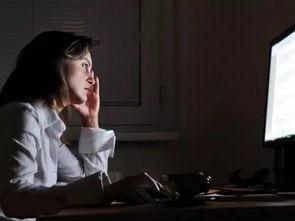 肝脏|肝火旺盛难降?别慌!少做2件事,常用“它”泡水喝,“泻”肝火