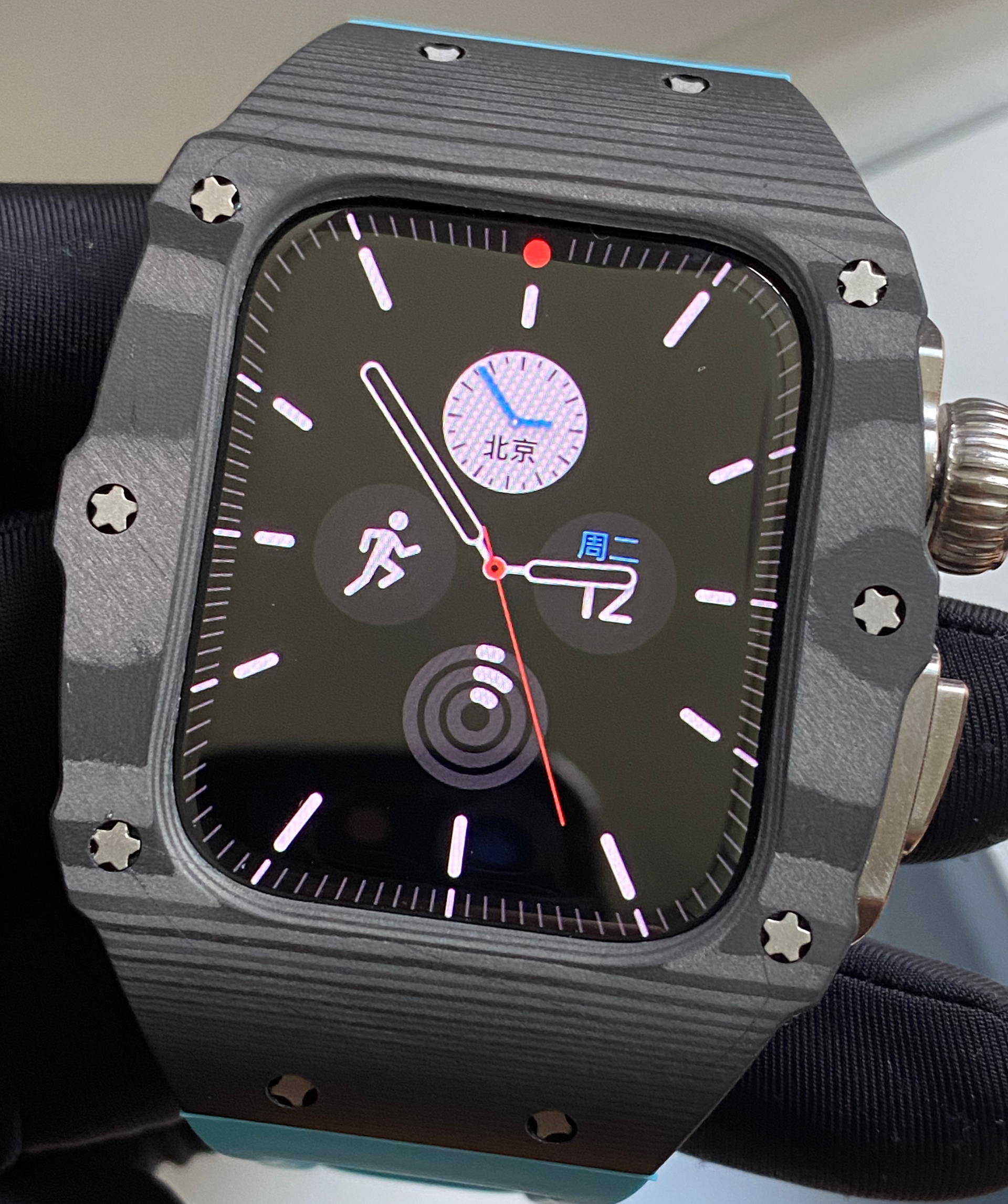 工业互联网|年轻人爱上这款定制的Apple Watch，它有什么魔力？