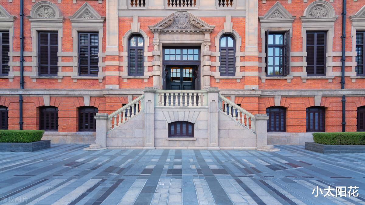 草原|瑞典条件差的酒店,从外面看像坟墓,没网没电没水一晚上1000元