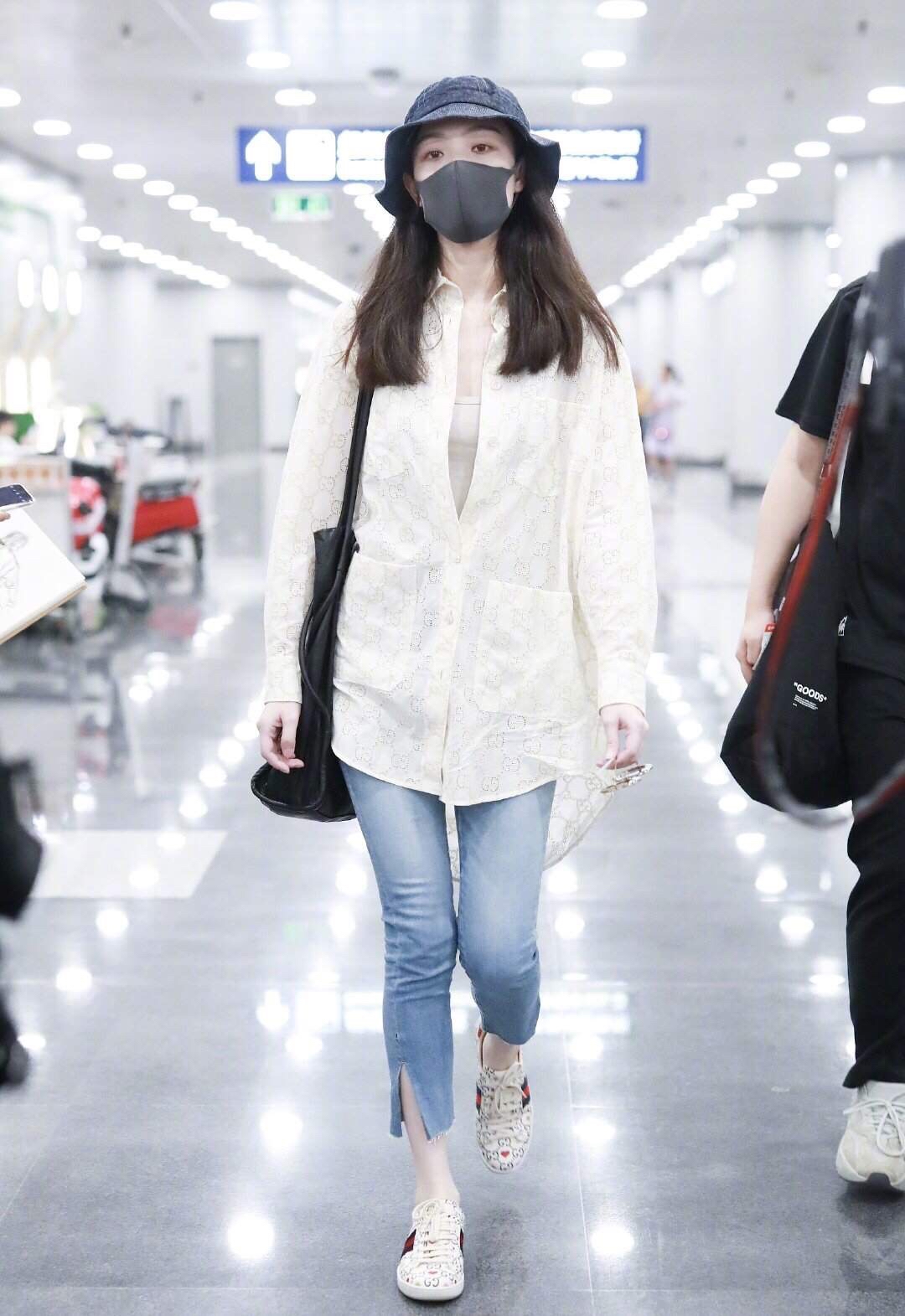 穿衣搭配|多学学倪妮的穿搭法则，自带风情的倪妮，日常私服也是如此的惊艳。