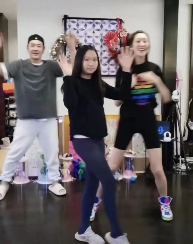 车银优|刘畊宏暴露明星的壕：钟丽缇北京豪宅加健身房，应采儿深藏不露