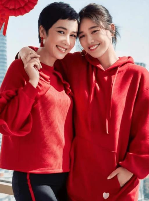 马思纯|马思纯与张哲轩官宣!两人恋情曝光1年半,此前被传去英国待产