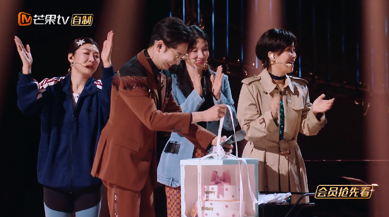 谢娜|快本停播后，谢娜首次落泪感慨：生孩子后状态不好没以前放得开