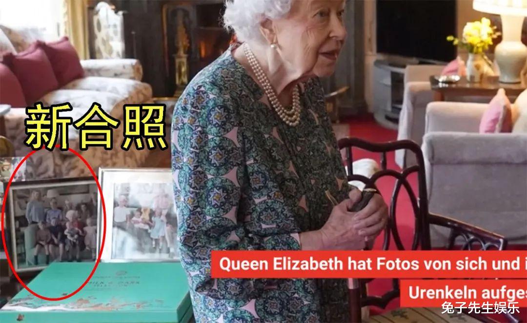 菲利普亲王|7岁夏洛特长大害羞了，陪95岁女王合影，从女王身边挪到沙发后面