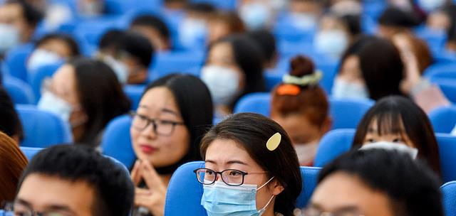 |“垃圾终归是垃圾”,HR对大学生恶言相向,爽文结局大快人心!