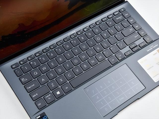 狮山|华硕灵耀X 凌锋全方位试用:995g超轻+18小时续航