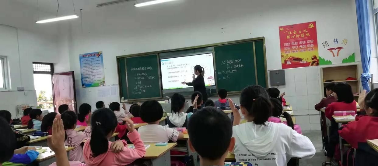 家长回怼老师引争议，评论区两极分化，家长这么厉害还上什么学？
