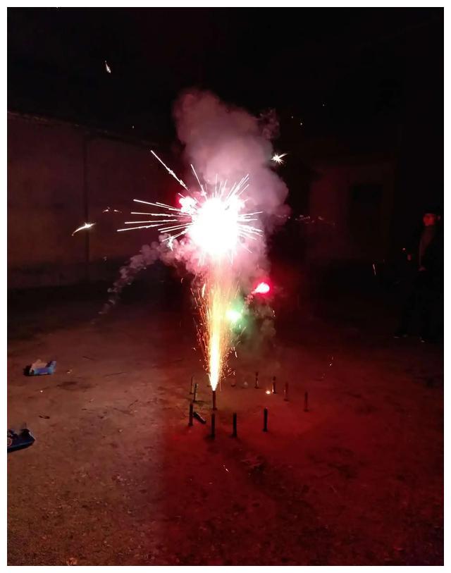 解禁烟花燃放,鞭炮齐鸣,重拾人间烟火味的新年,再忆童年