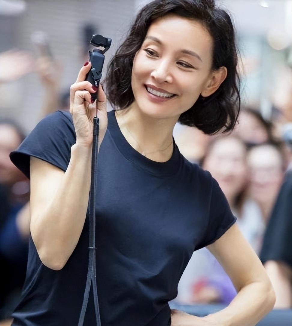 陈冲|一则动态让陈冲跌落神坛，网友：咎由自取