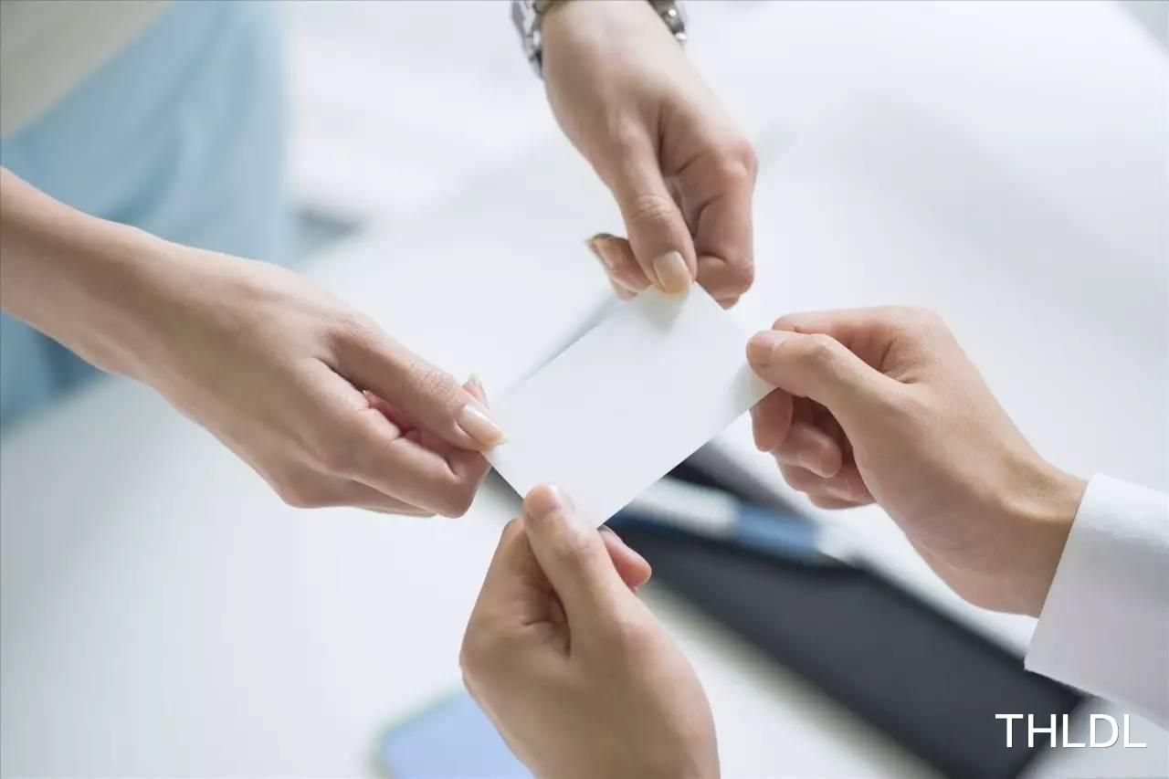 人际关系|别人给你发烟,不想抽别说“我不抽”,懂这3点,有面子不伤感情