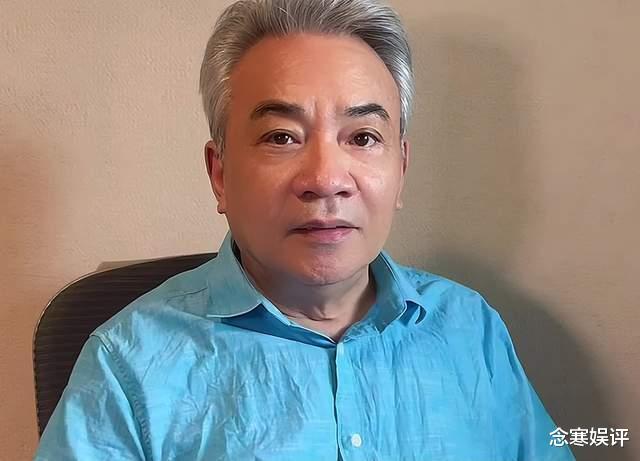 演员陈旭明吐槽停车场收费贵,属于暴利行业,建议一小时五元以内