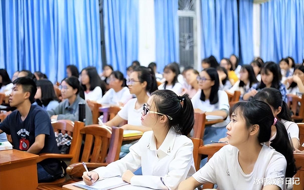 高校|高校里趋于饱和的专业，表面上看似前程似锦，实则可能毕业即失业