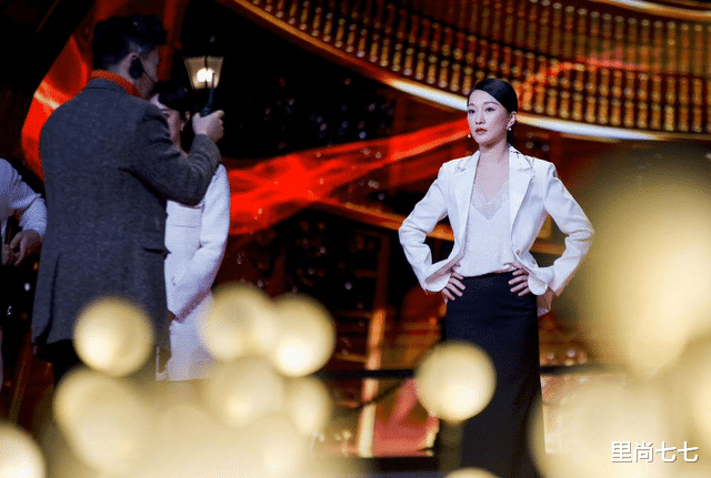 聚会|林心如现身聚会太高调，戴72万手表配金首饰，刘品言爆肥变大妈