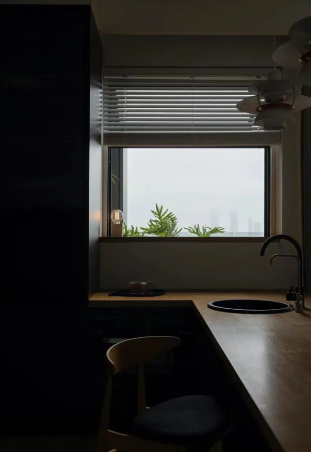 141㎡居然把阳台做成吧台,满满人间烟火气