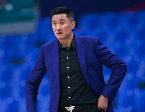 杨鸣|王博获奖发感慨，杜锋正在改，杨鸣也意识到了