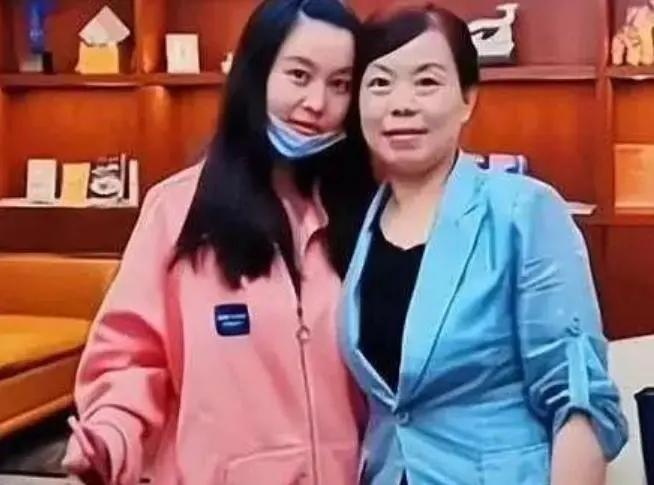 懒理质疑!姚威晒吃火锅画面菜品丰盛,关闭网友评论功能惹争议