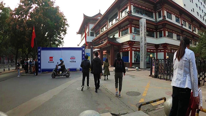 美食|西安市迎来旅游高峰期，游客络绎不绝，餐馆纷纷扩大营业面积