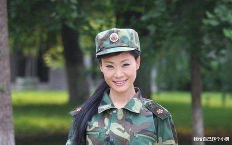 于文华|凭借一首歌而走红，享受正师级待遇，与富豪离婚后，二婚却嫁丑男