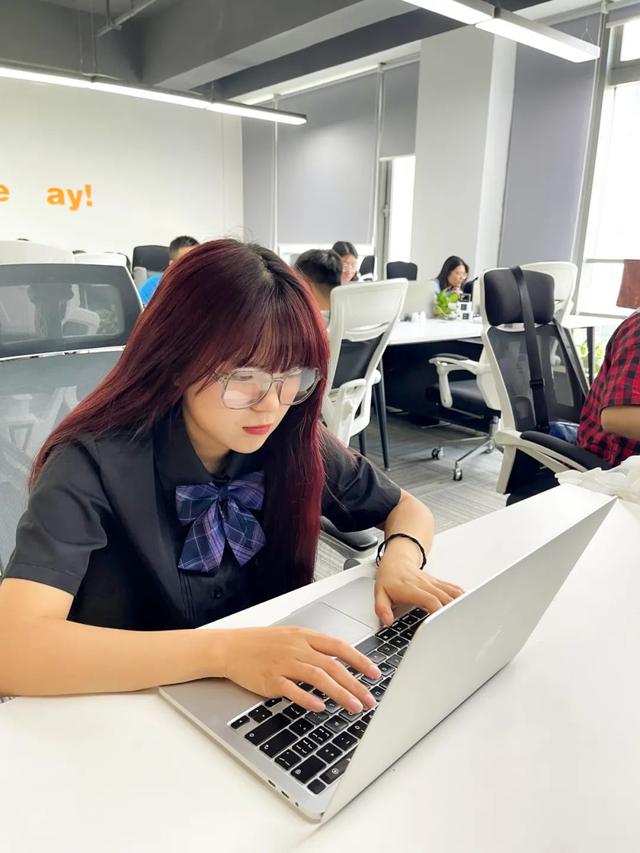 交易|我25岁，带队给大厂员工当老师，月入10万