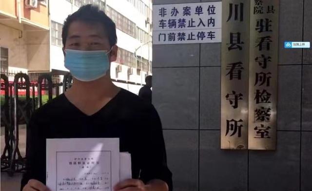 因一只烤鸡进监狱!19年男子强拿烧鸡被店员打伤,店员获刑10个月