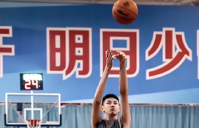 李楠|李楠家庭近况：和妻子相爱30年，儿子比他高21公分，却有一大隐患