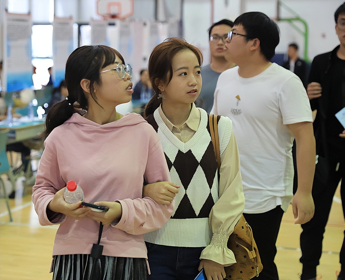 |懂的都懂!中铁三局文员招聘要求“身材好”,官方解释更让人迷惑