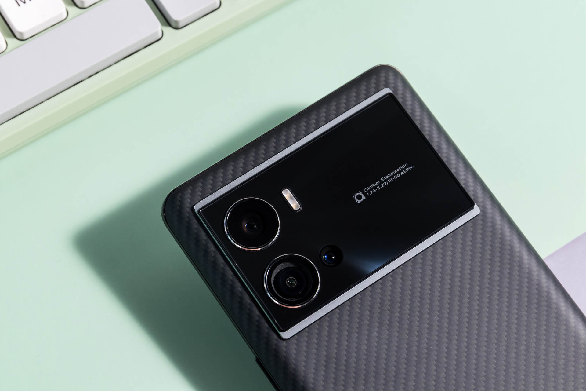 iqoo|全新iQOO 9系列表现升级，带来顶级屏幕，性能更出色