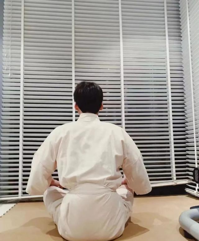 李易峰|李易峰的“好友”集体失声,朱一龙陈伟霆无辜躺枪,到底是谁错了