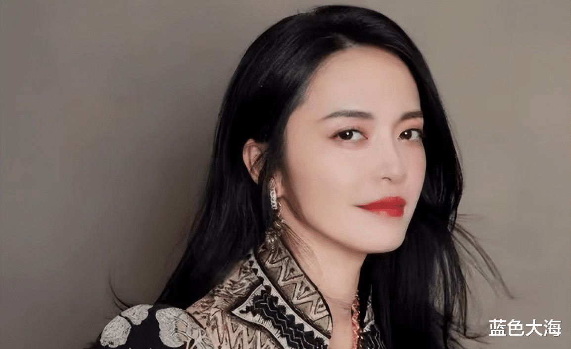 姚晨|2022年“红毯翻车”的女星：孙俪太土，周冬雨干瘪，姚晨像女妖精
