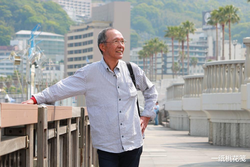 70岁大爷对92岁父亲哭诉:爹,你不咽气,我早晚要被你拖垮