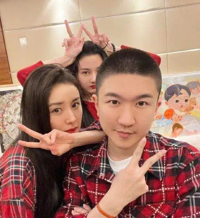 杨幂|网传杨幂即将离开嘉行,消息是真的吗?为什么说嘉行耽搁杨幂太多