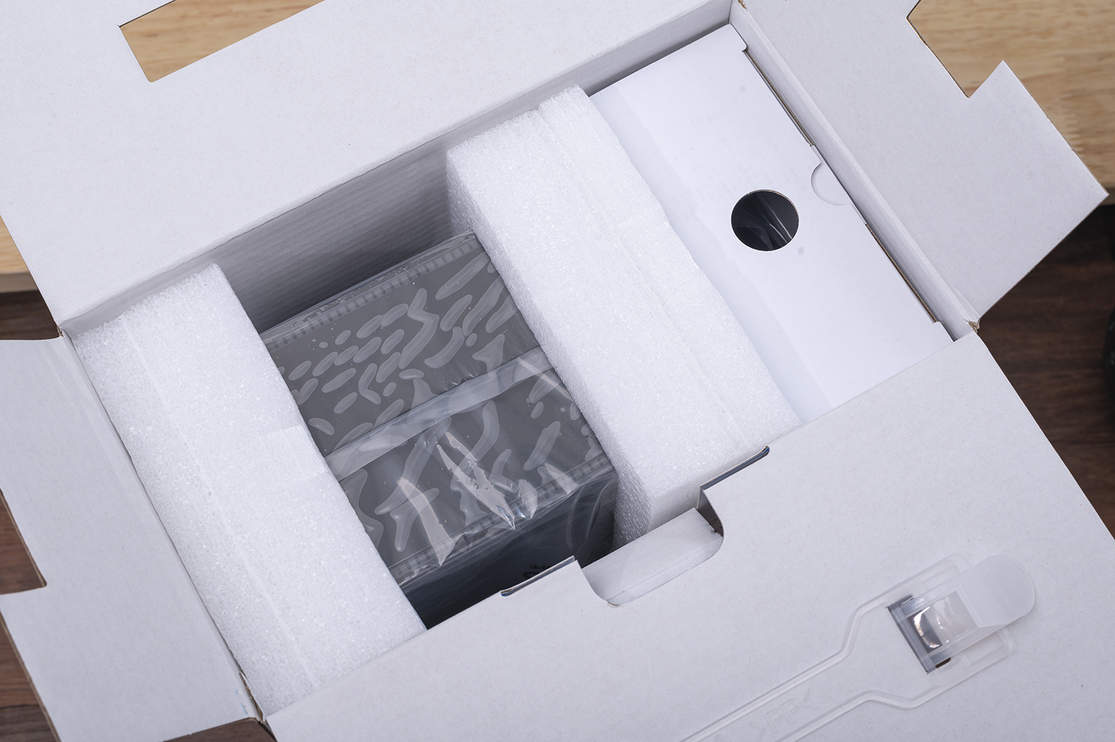 MySQL|拒绝松鼠病,3秒换盘易操作,入手ORICO双盘位磁吸硬盘柜