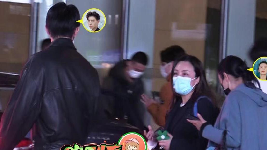 陈红|陈红携儿子聚餐散步！背帆布包乘80多万座驾，身材丰腴皮肤紧致